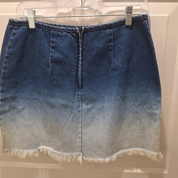 V-Nus Jean Mini Skirt Size Small/Med Vintage - Picture 4 of 6